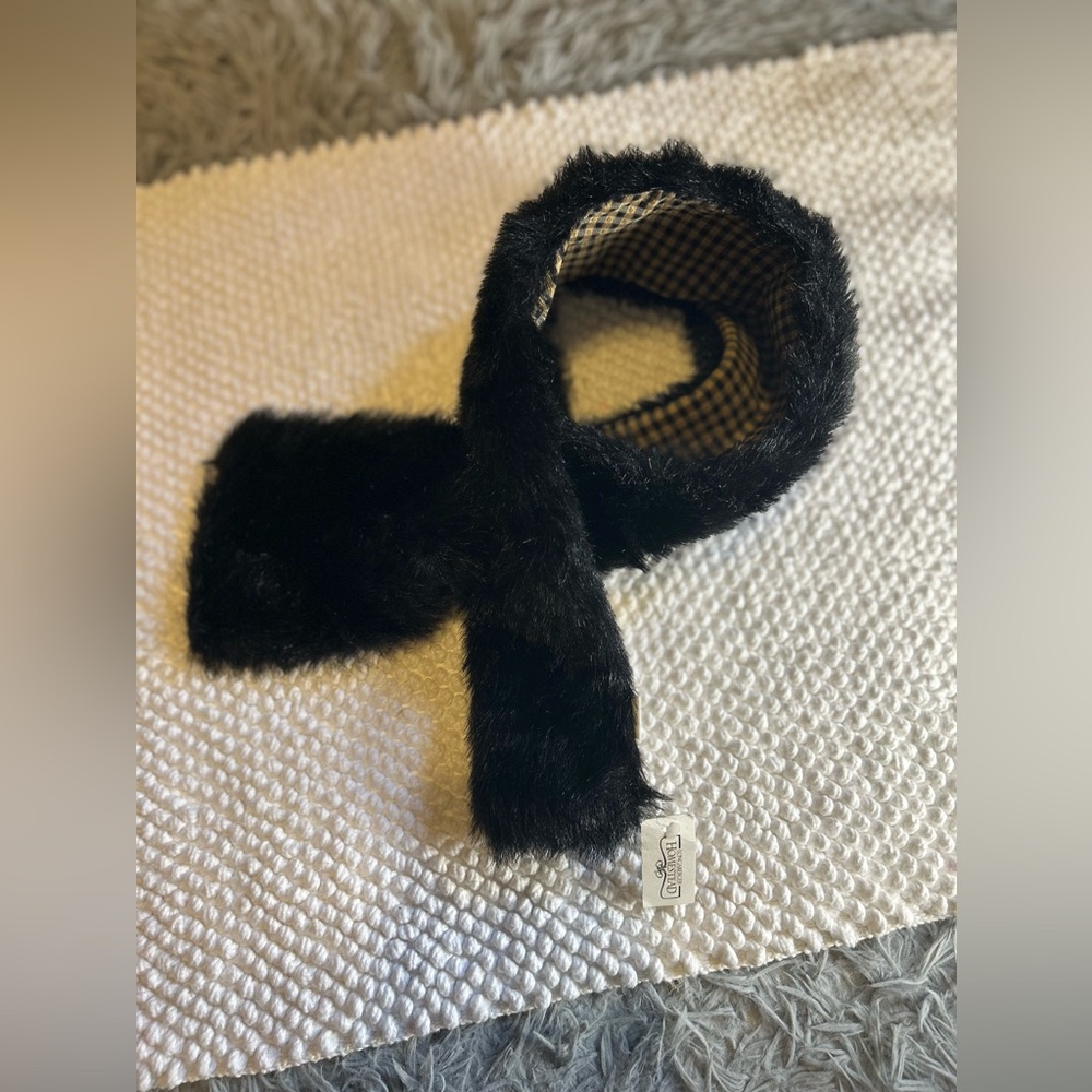 Longaberger Black Faux Fur Pull-Through Scarf